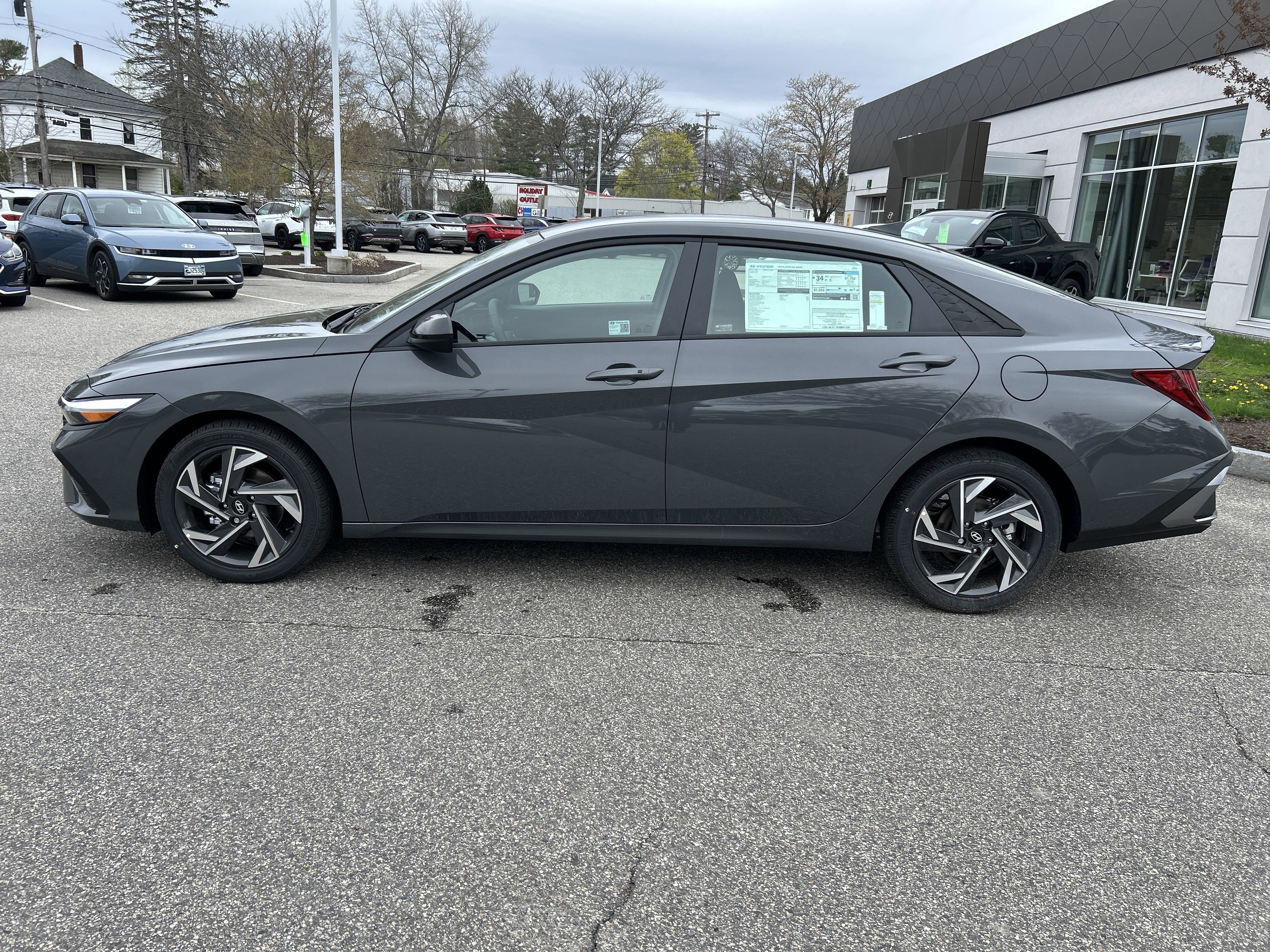 Used 2025 Hyundai Elantra Sport image 8