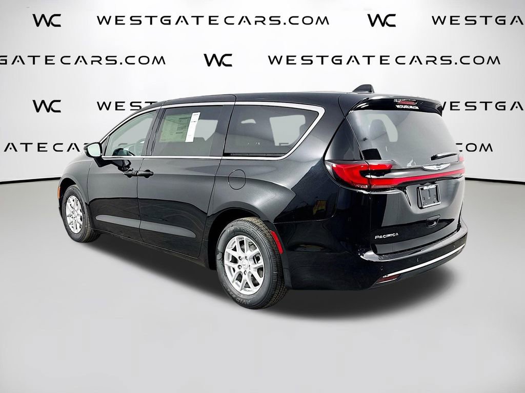 New 2026 Chrysler Pacifica Select image 5