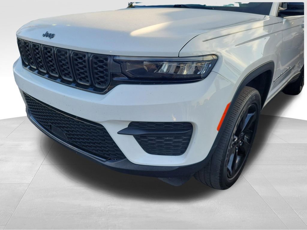 Used 2023 Jeep Grand Cherokee Altitude image 6