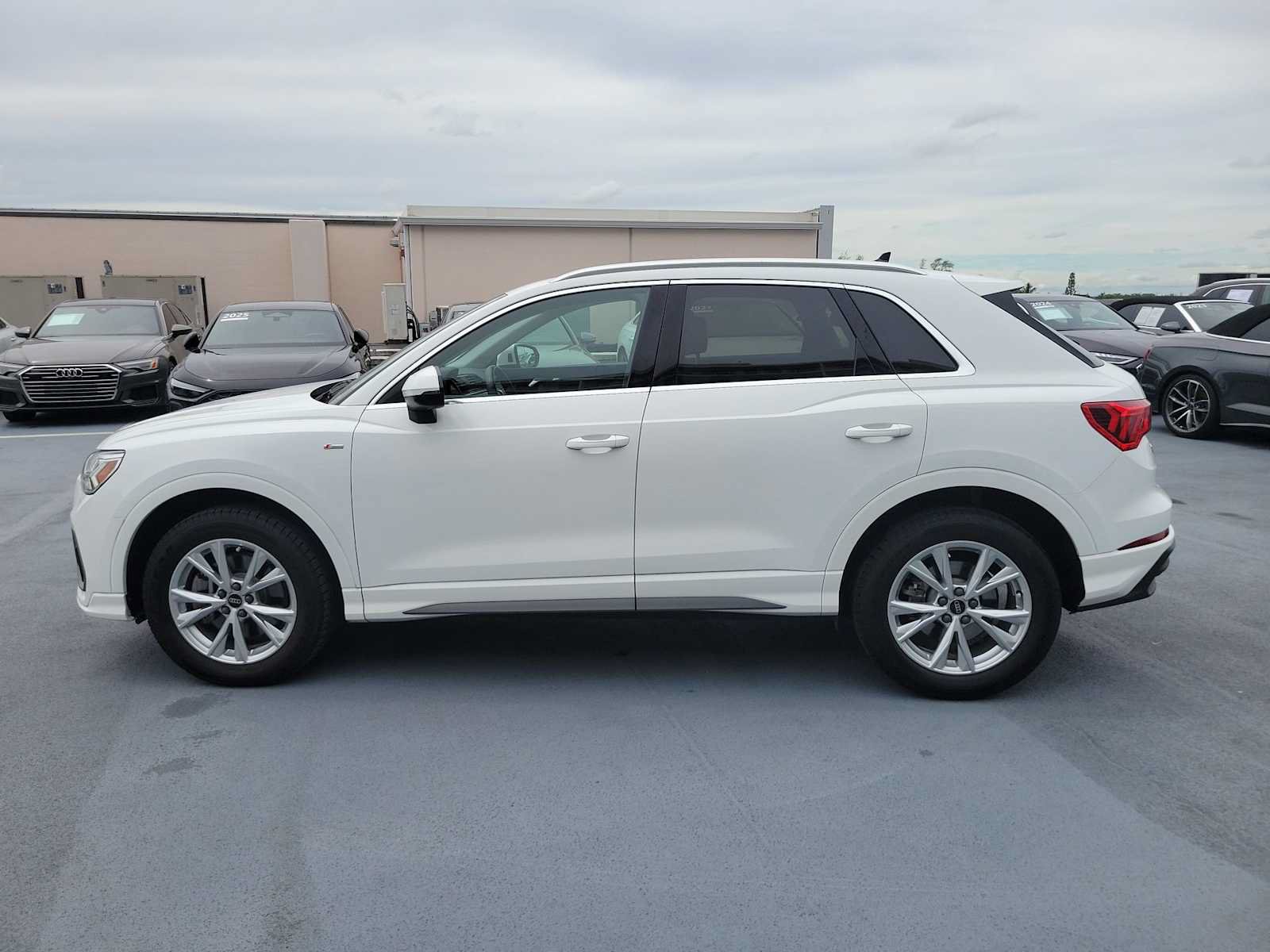 Certified 2023 Audi Q3 2.0T Premium w/ Convenience Package AWD/4WD image 3