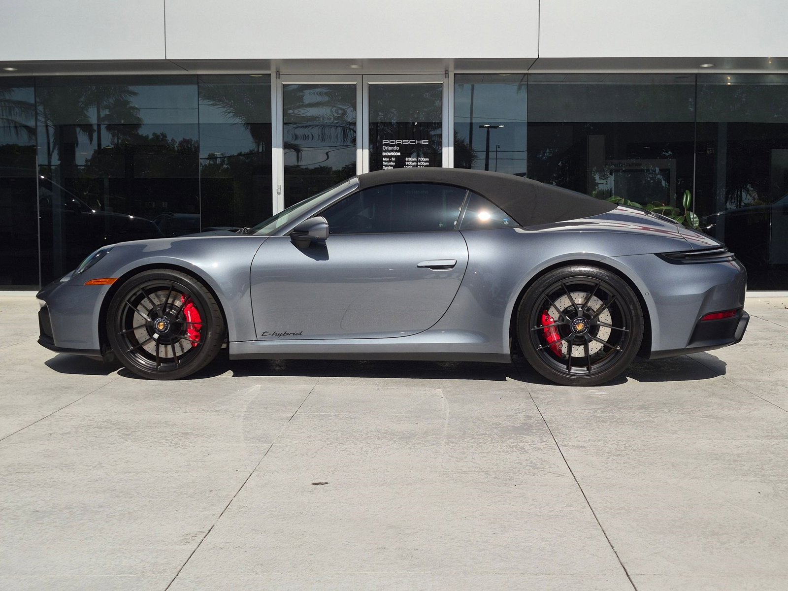 Certified 2025 Porsche 911 Carrera GTS RWD image 2