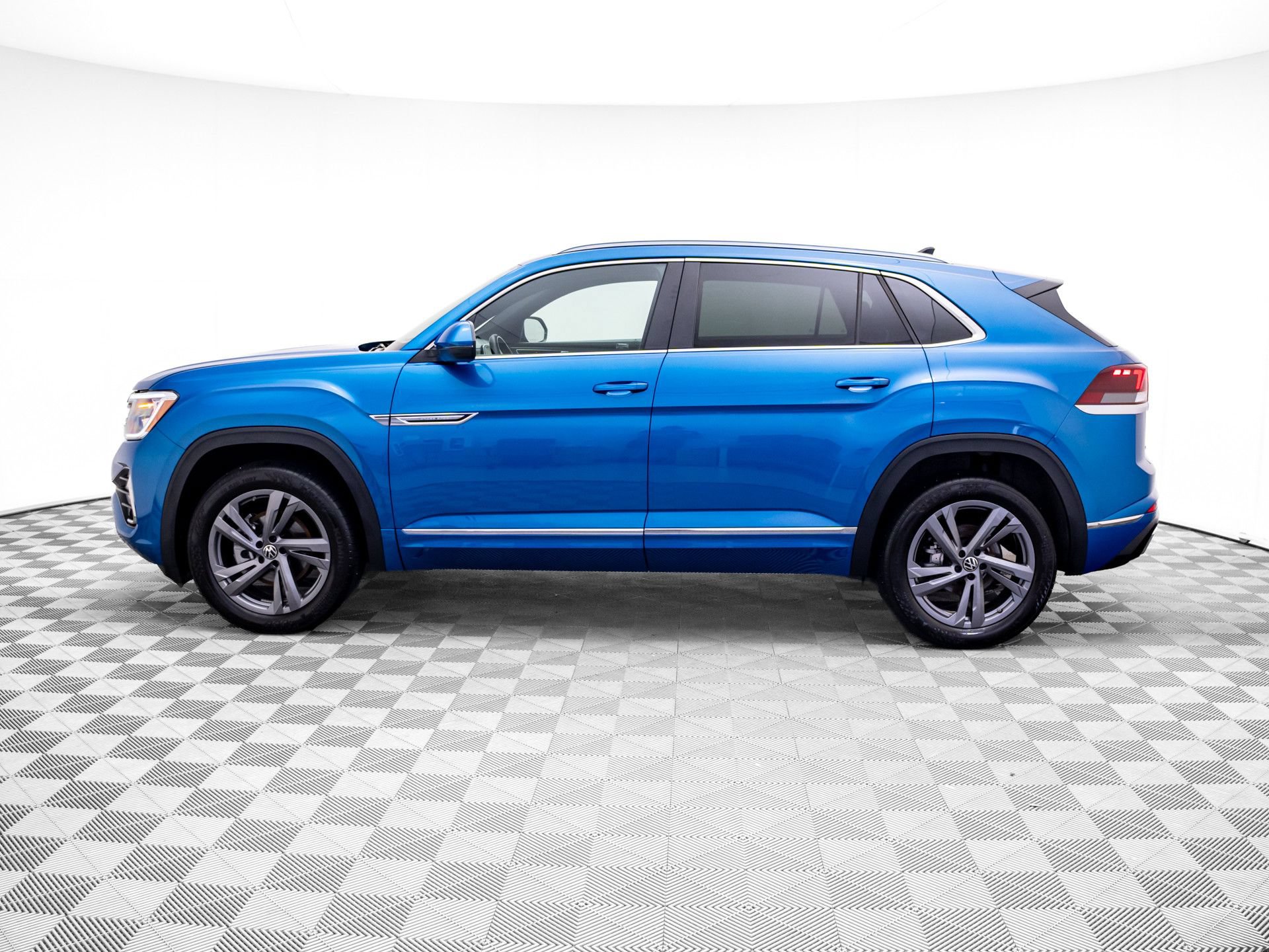 Used 2024 Volkswagen Atlas Cross Sport SEL R-Line AWD/4WD video 2