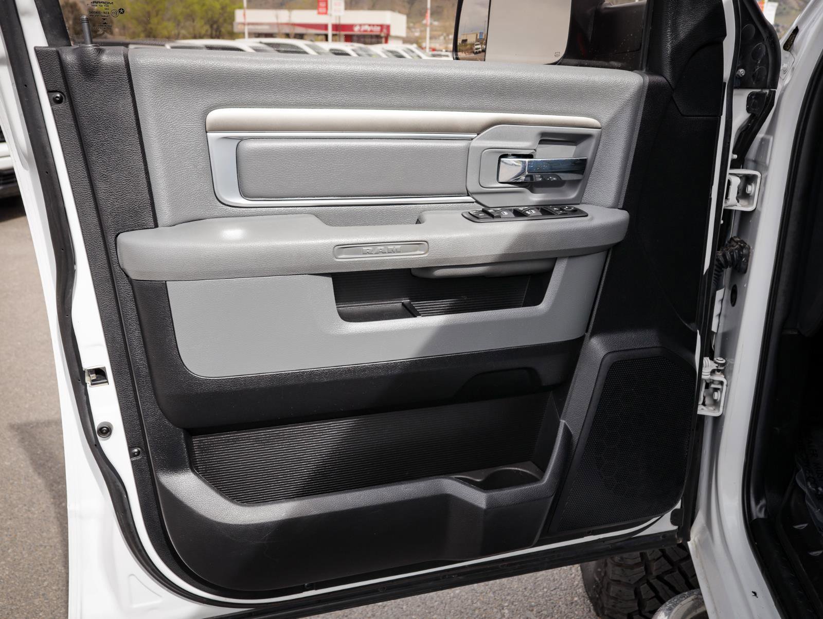 Used 2017 RAM 2500 SLT w/ Luxury Group image 15