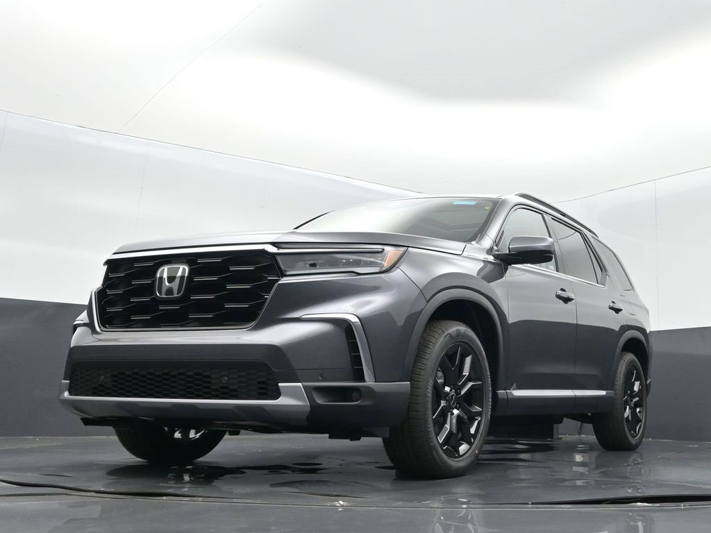 New 2025 Honda Pilot Touring image 8