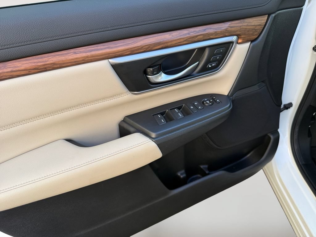 Used 2017 Honda CR-V Touring image 10