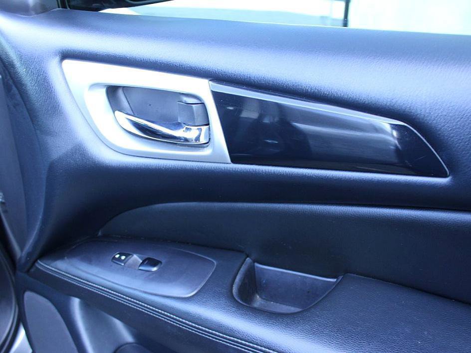 Used 2019 Nissan Pathfinder S image 25