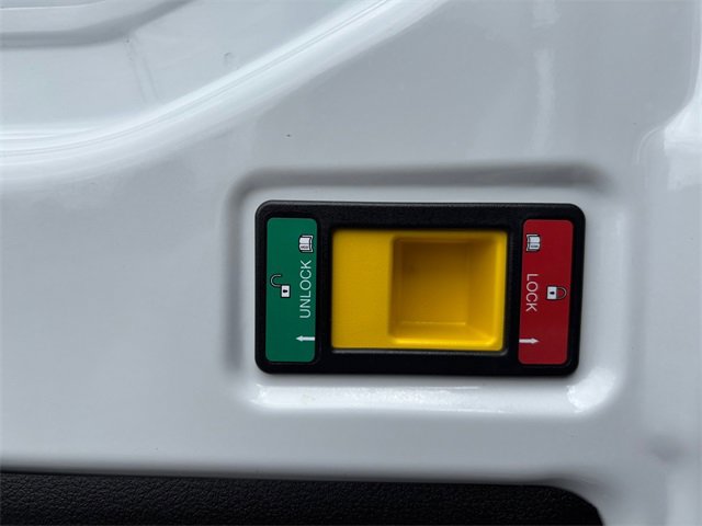 Used 2022 Ford E-Transit Medium Roof image 26