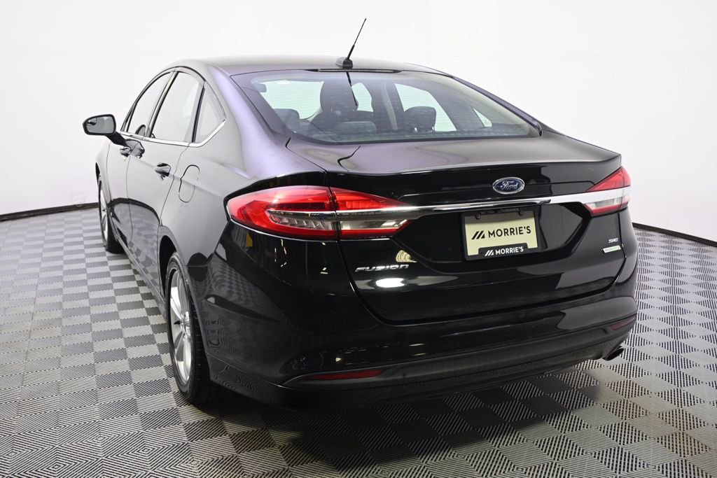 Used 2018 Ford Fusion SE FWD image 4