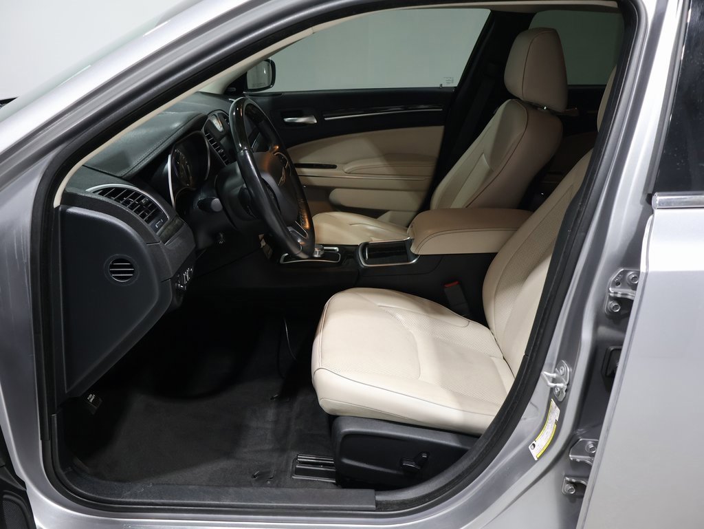 Used 2018 Chrysler 300 Limited image 10