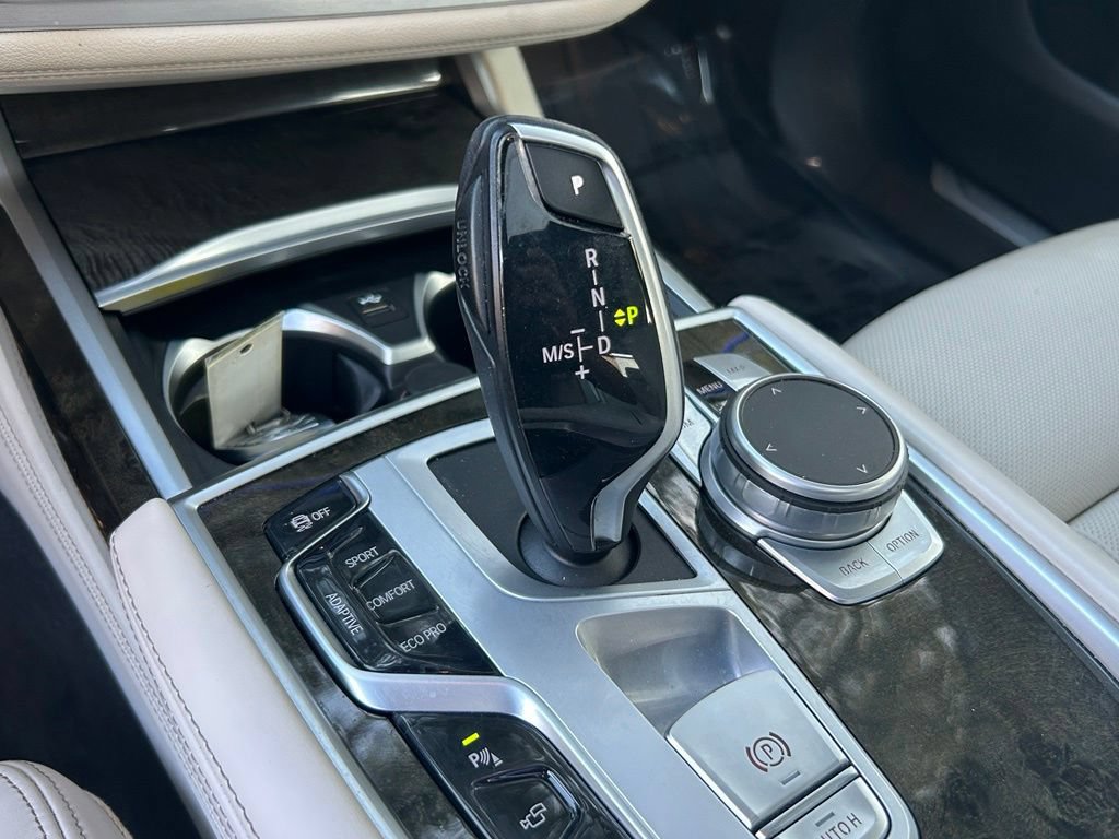 Used 2022 BMW 740i w/ M Sport Package RWD image 15