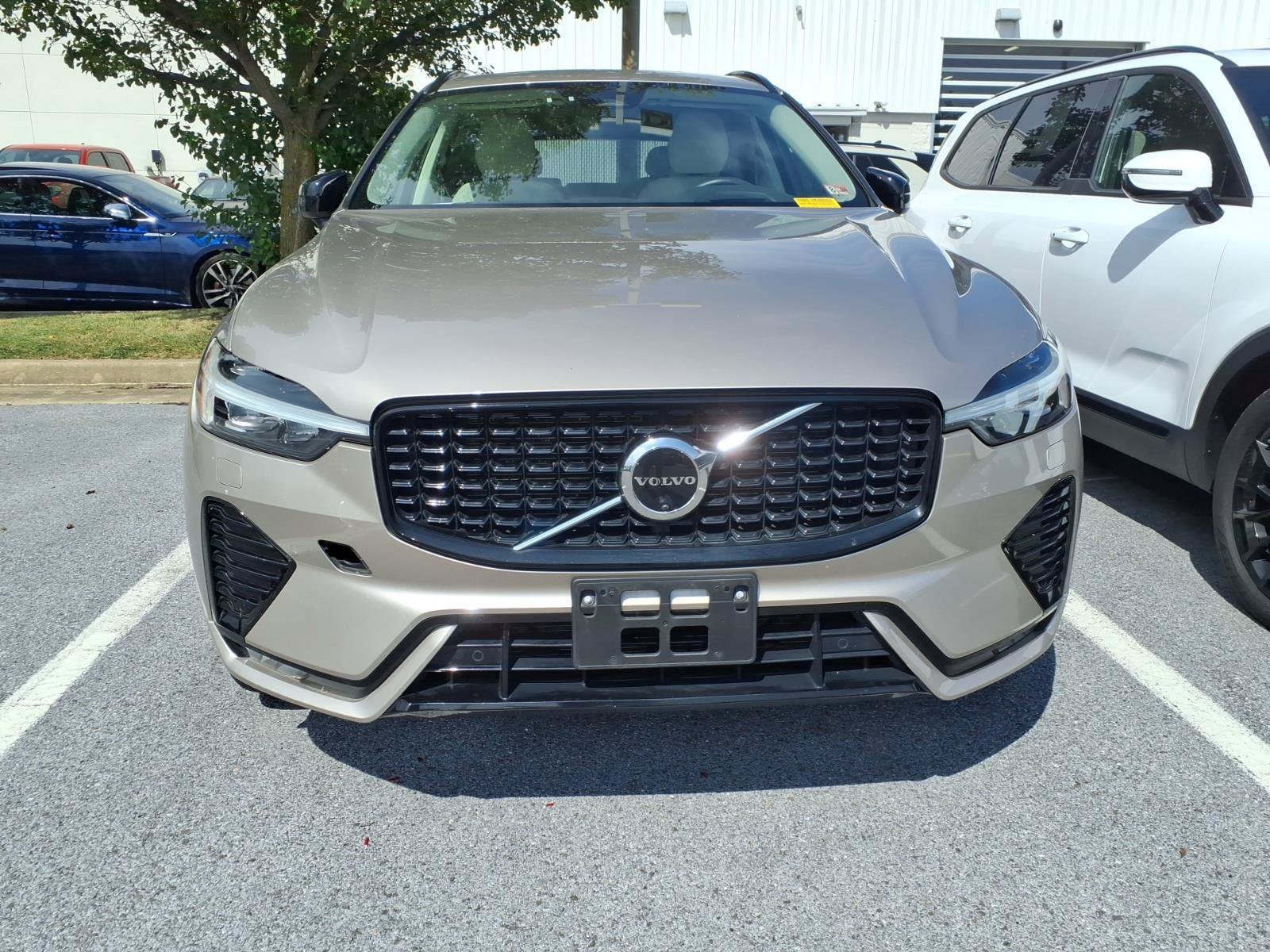 Used 2024 Volvo XC60 B5 Ultimate w/ Protection Package Premier AWD/4WD image 2