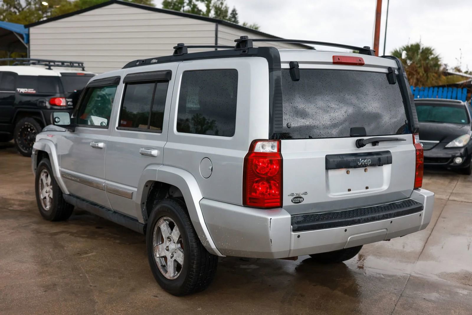 Used 2010 Jeep Commander Sport image 4
