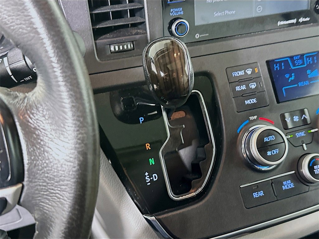Used 2018 Toyota Sienna XLE image 22