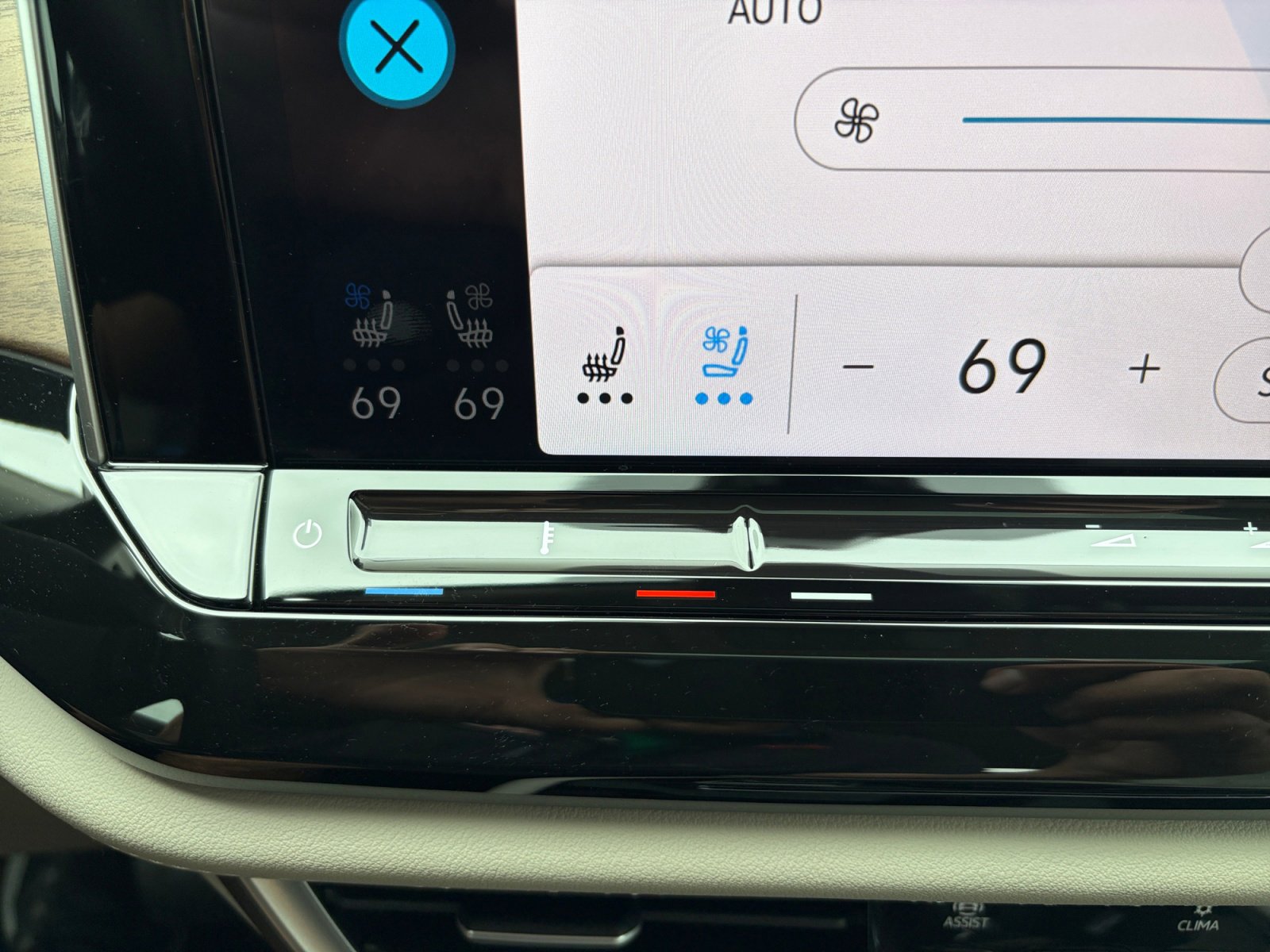 Certified 2025 Volkswagen Atlas SE FWD image 22