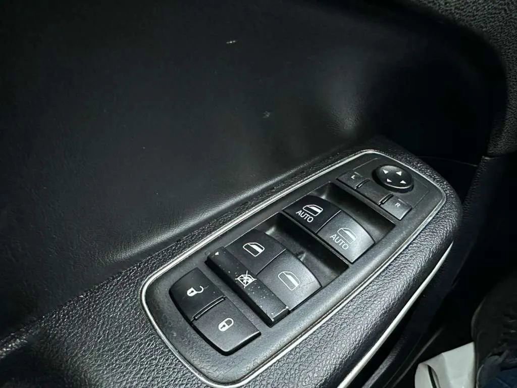 Used 2019 Chrysler 300 S image 13
