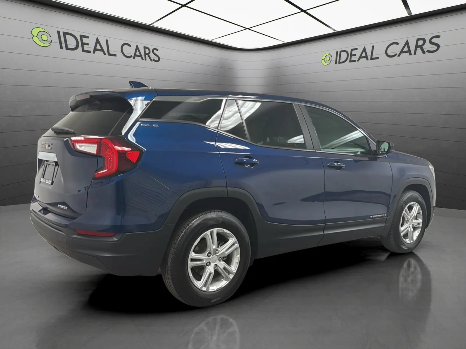 Used 2023 GMC Terrain SLE w/ LPO, Floor Liner Package AWD/4WD image 5