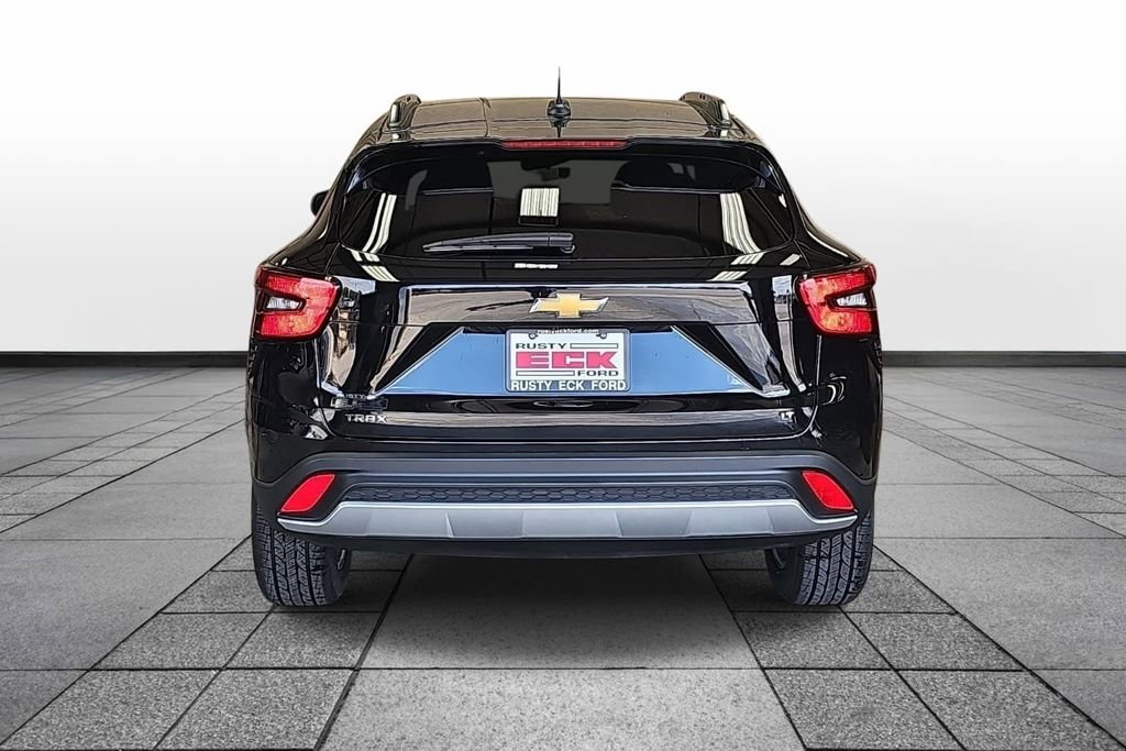 Used 2025 Chevrolet Trax LT w/ LT Convenience Package FWD image 5