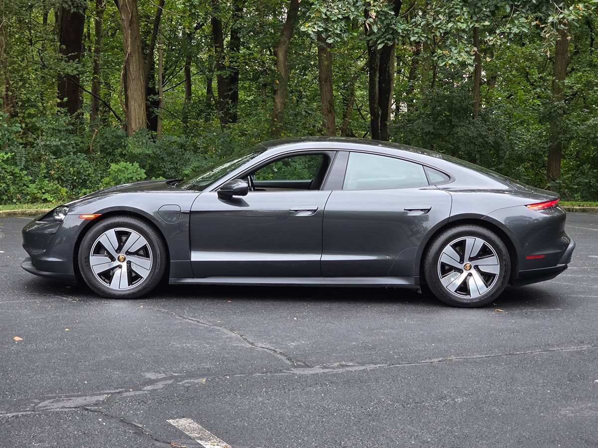 Used 2023 Porsche Taycan w/ Premium Package RWD image 3
