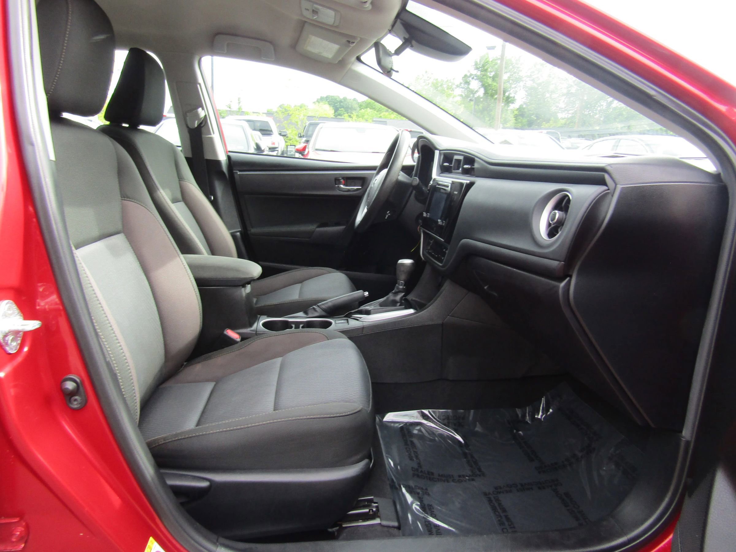 Used 2017 Toyota Corolla LE image 9