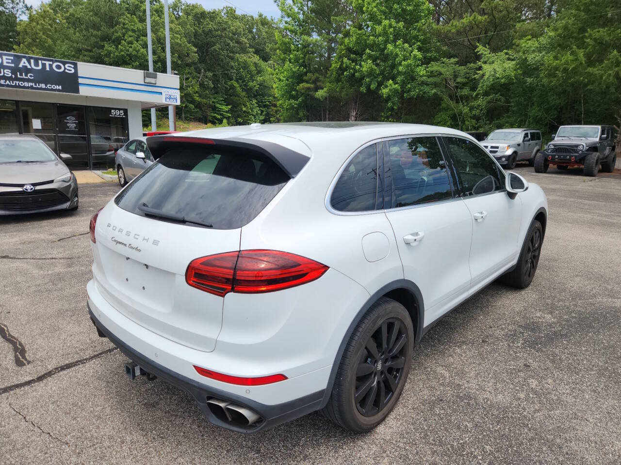 Used 2015 Porsche Cayenne Turbo AWD/4WD image 8
