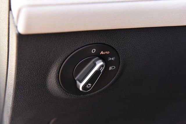 New 2026 Volkswagen Taos SE FWD image 10