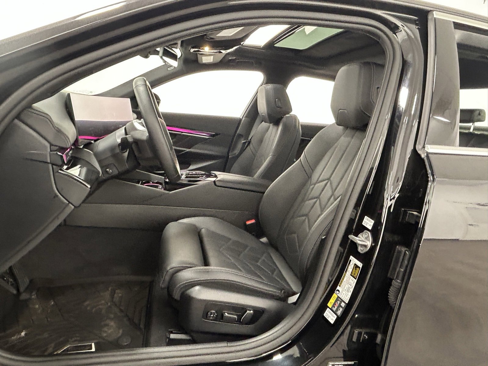 Used 2024 BMW i5 eDrive40i w/ Premium Package image 27