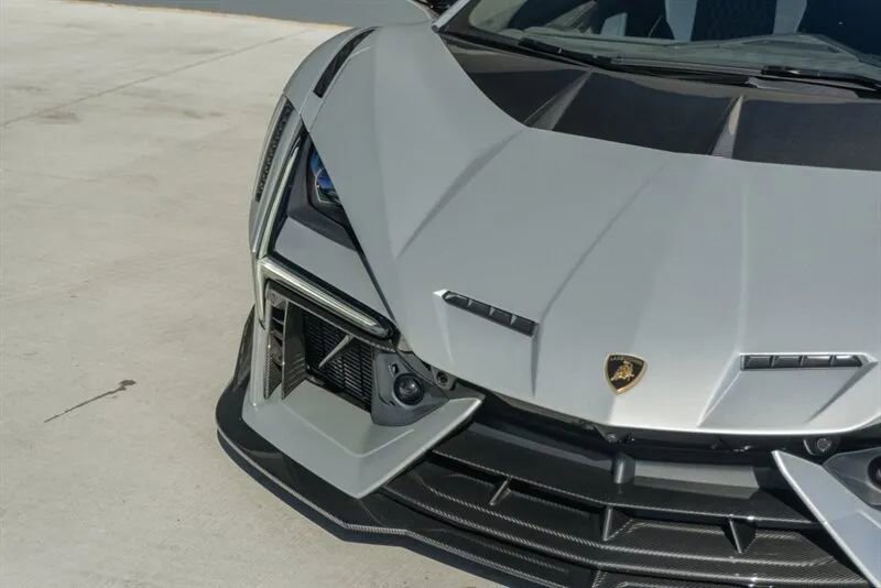 Used 2024 Lamborghini Revuelto image 33