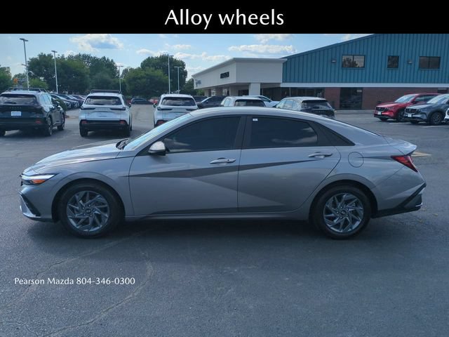 Used 2024 Hyundai Elantra SEL FWD image 8