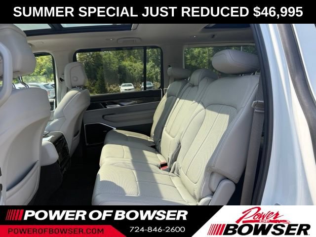 Used 2022 Jeep Wagoneer Series III w/ Premium Group I AWD/4WD image 3