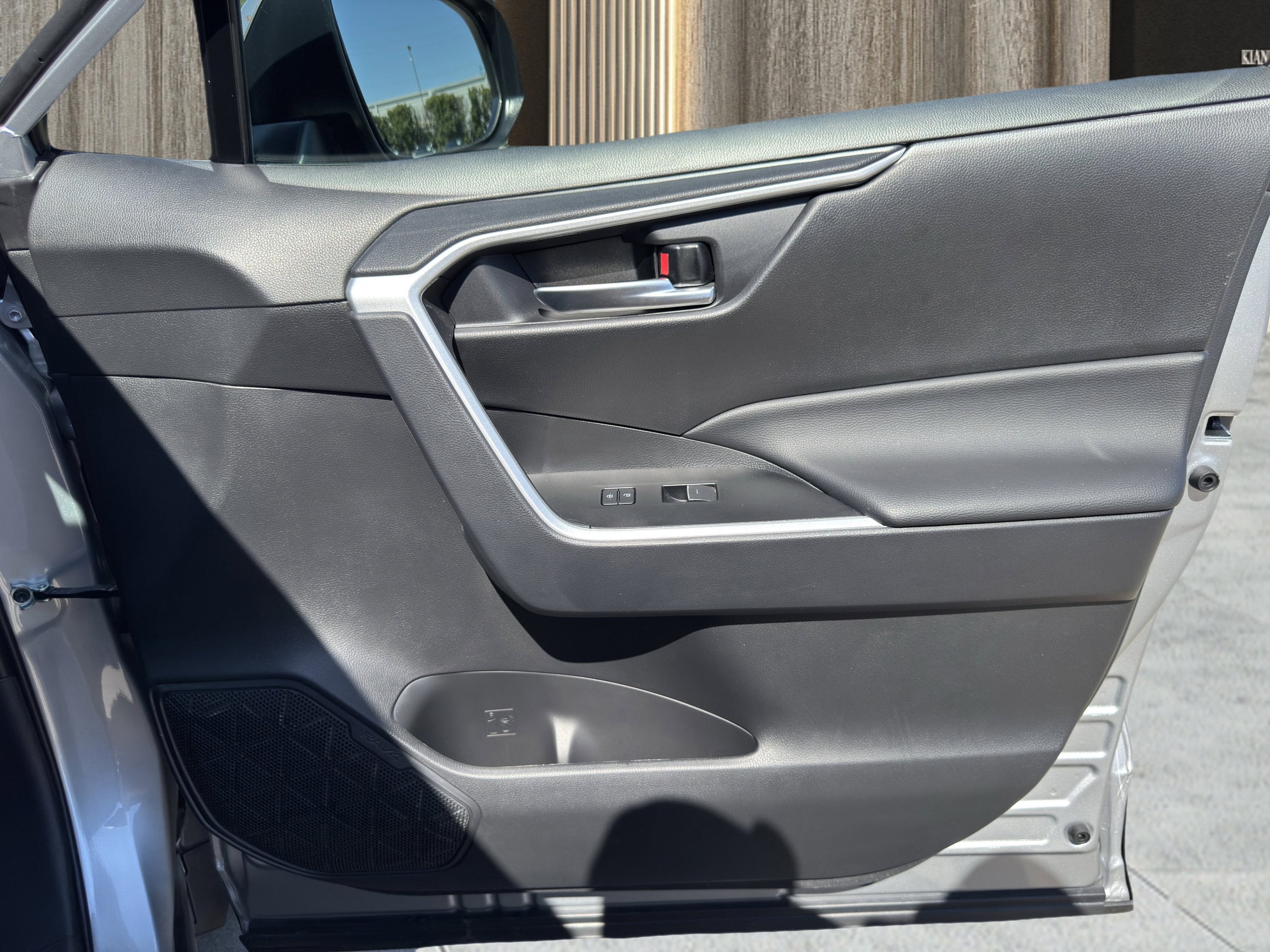 Used 2025 Toyota RAV4 XLE image 37