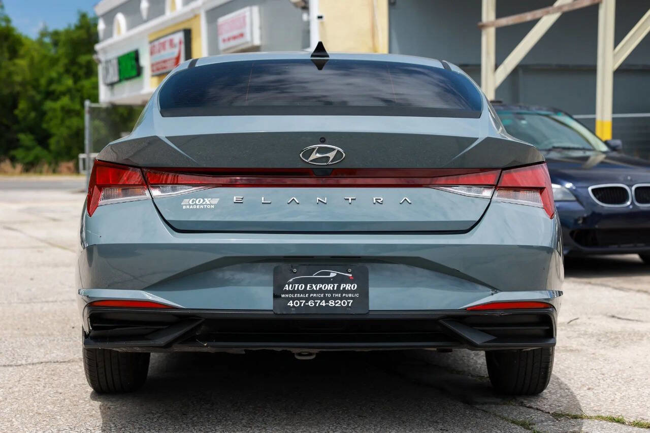 Used 2021 Hyundai Elantra SE FWD image 4