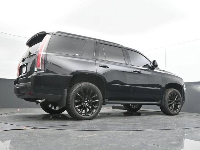 Used 2020 Cadillac Escalade Luxury w/ Escalade Sport Edition AWD/4WD image 46