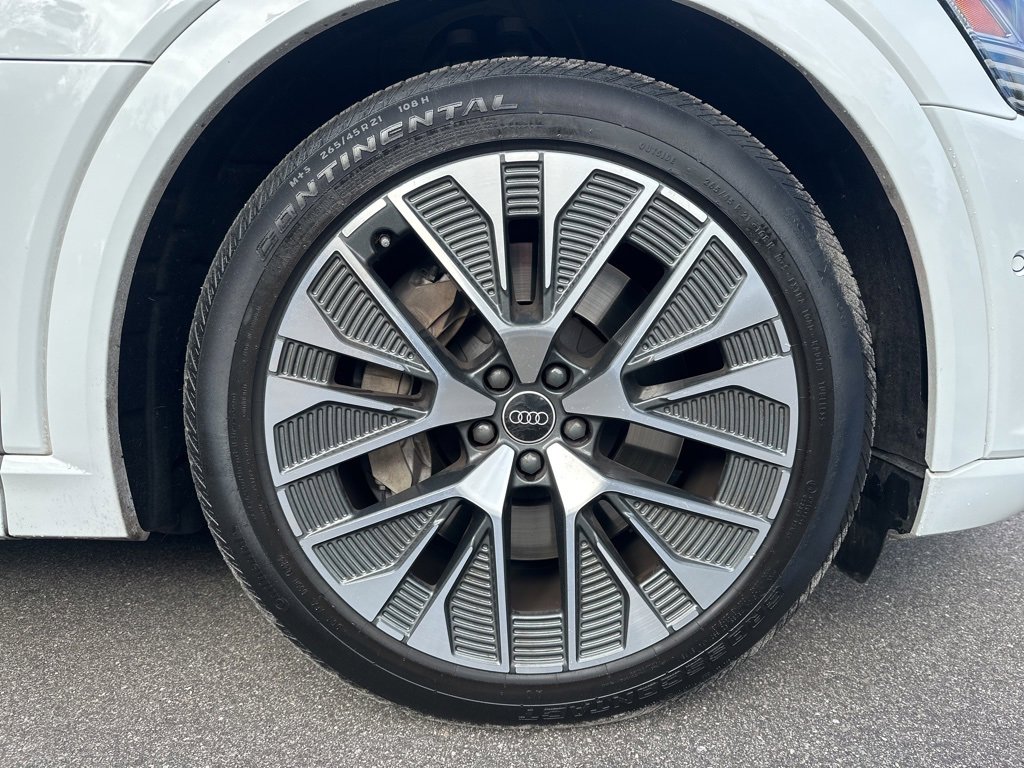 Used 2024 Audi Q8 e-tron Prestige image 9