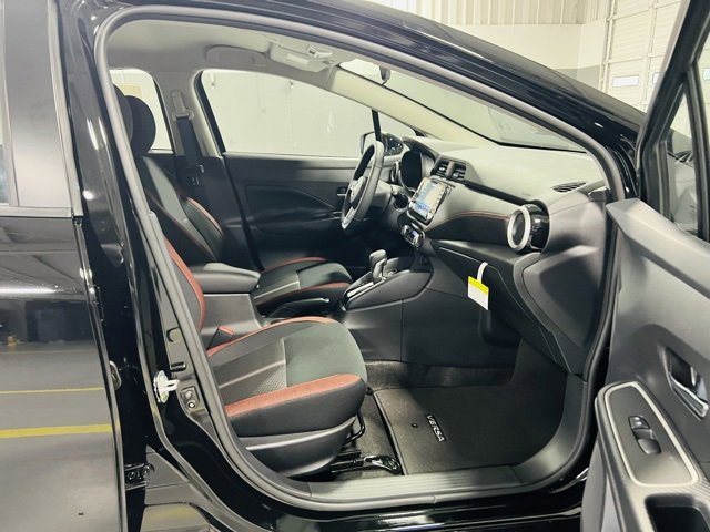 New 2025 Nissan Versa SR w/ Trunk Package image 31