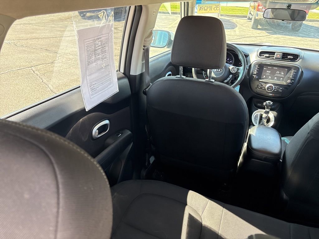 Used 2019 Kia Soul + image 12