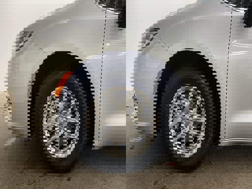 Used 2024 Chrysler Pacifica Touring-L image 11