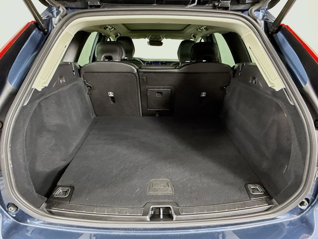 Used 2025 Volvo XC60 B5 Core AWD/4WD image 22