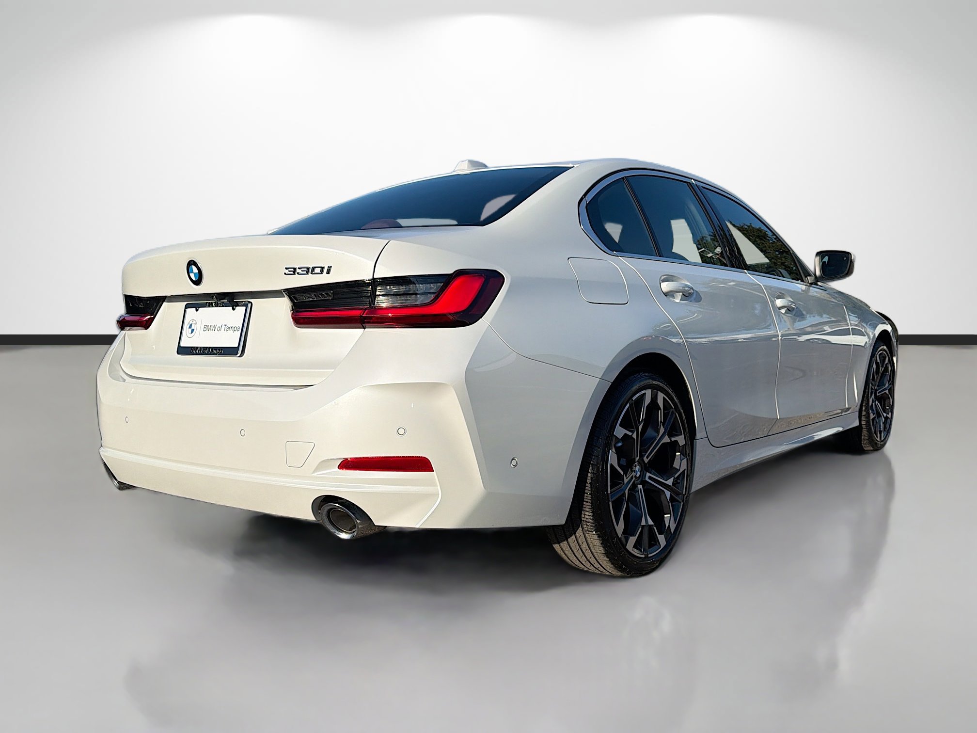 Used 2025 BMW 330i Sedan image 3