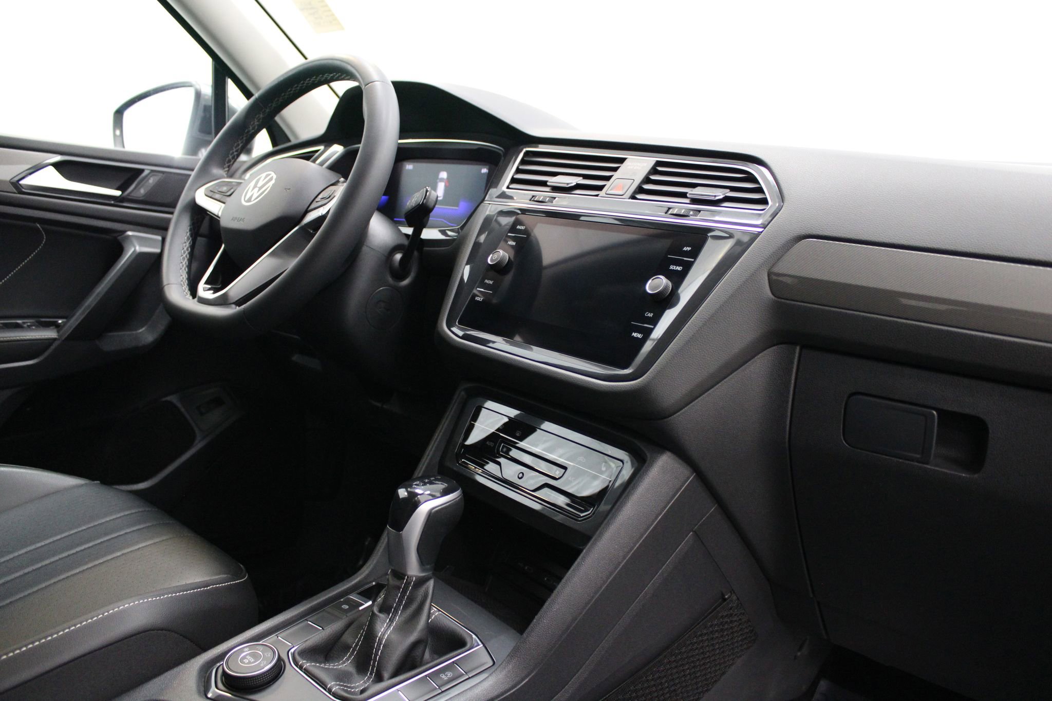 Used 2022 Volkswagen Tiguan SE AWD/4WD image 29
