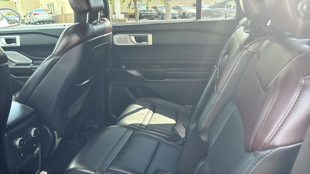 Used 2020 Ford Explorer Platinum w/ Premium Technology Package AWD/4WD image 29