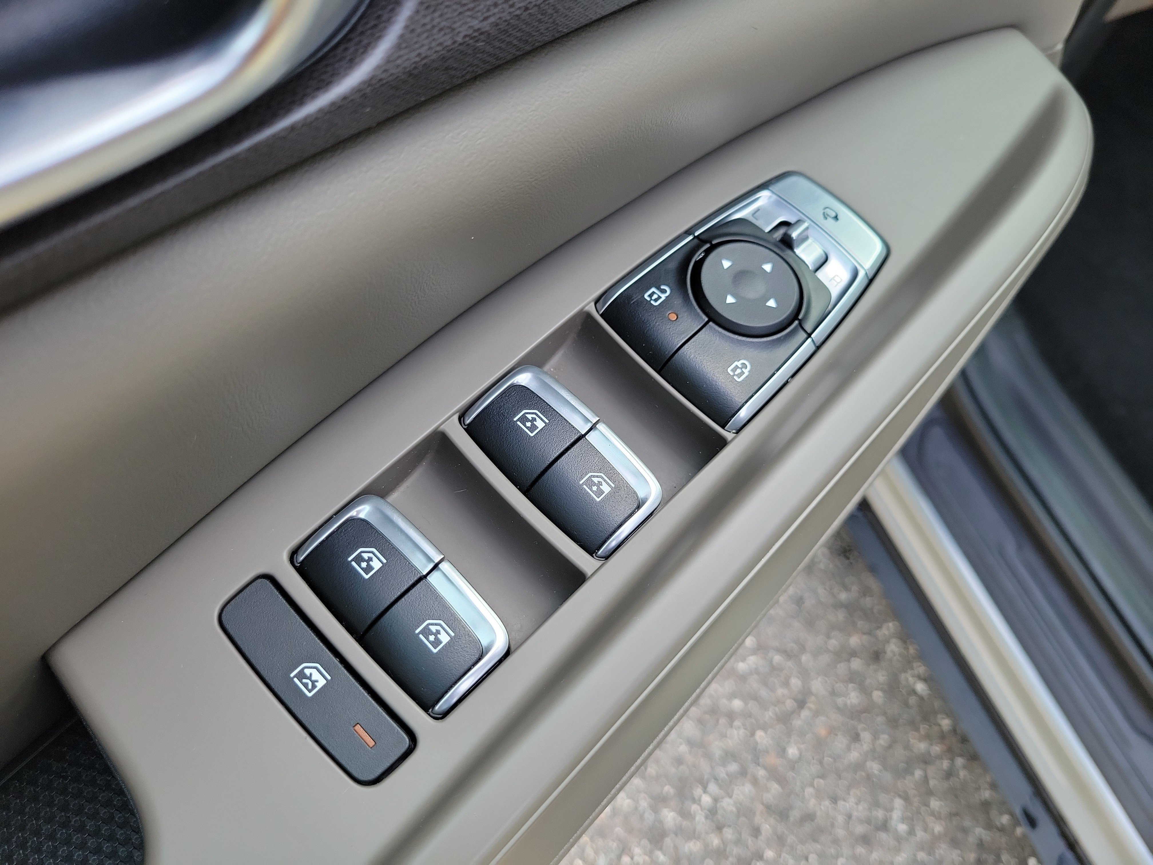 Certified 2025 Kia Carnival EX FWD image 21