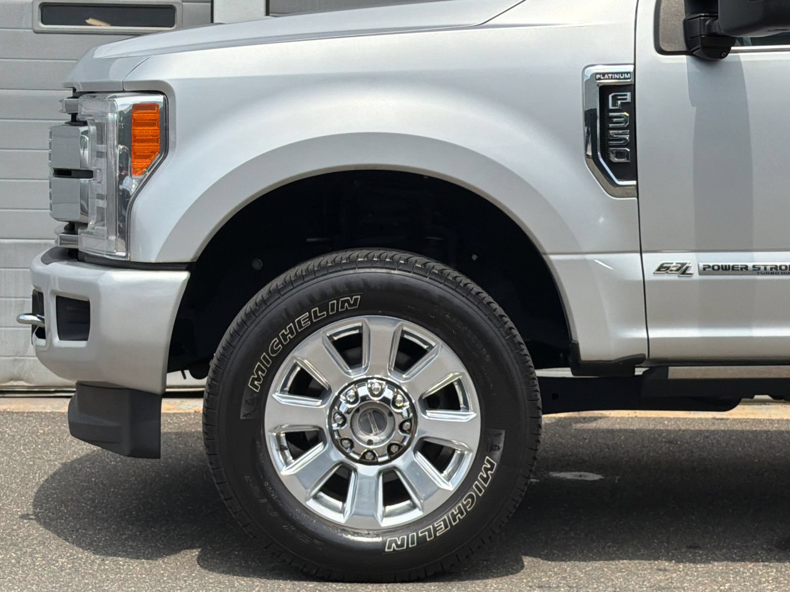Used 2019 Ford F350 Platinum w/ Platinum Ultimate Package AWD/4WD image 5