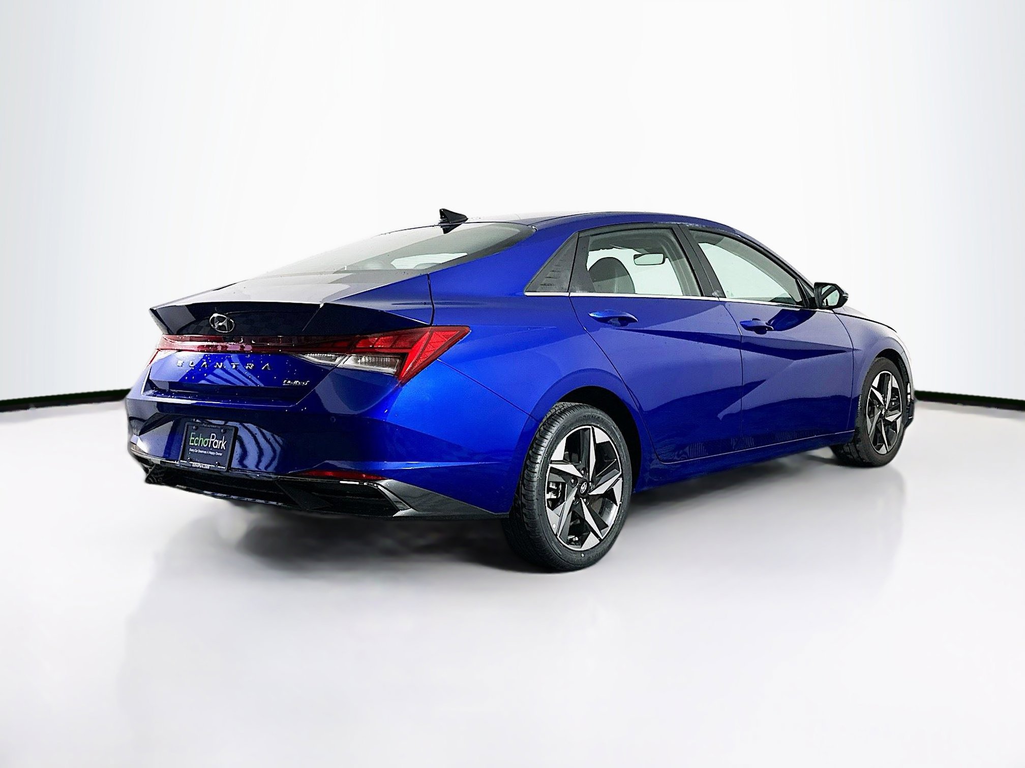 Used 2023 Hyundai Elantra Limited w/ Cargo Package image 9