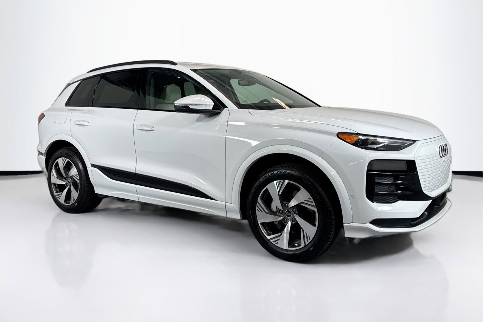 New 2025 Audi Q6 e-tron Premium image 3