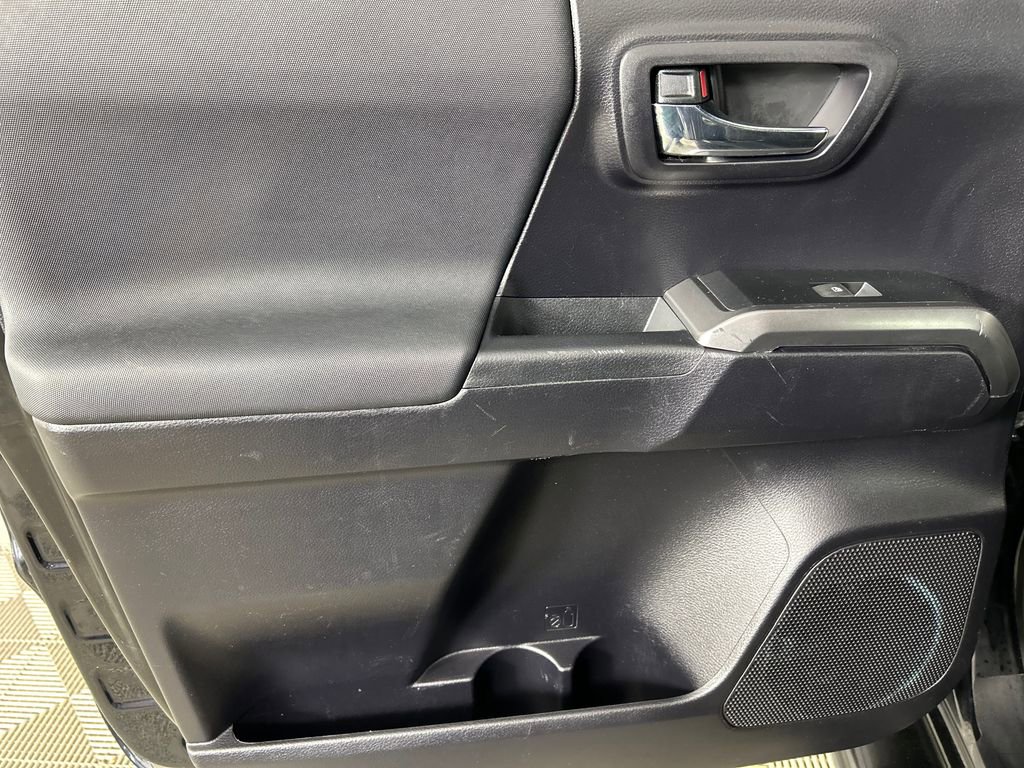 Used 2020 Toyota Tacoma TRD Sport w/ Technology Package image 17