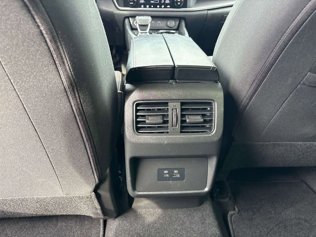 Used 2023 Nissan Rogue SV image 11