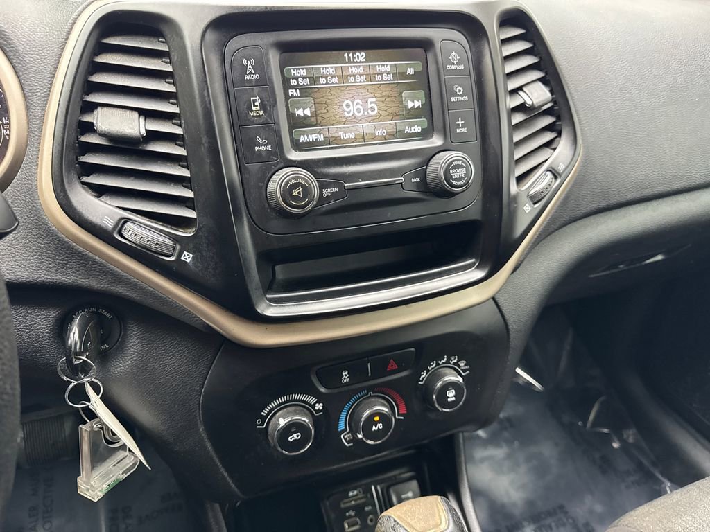 Used 2017 Jeep Cherokee Sport image 58