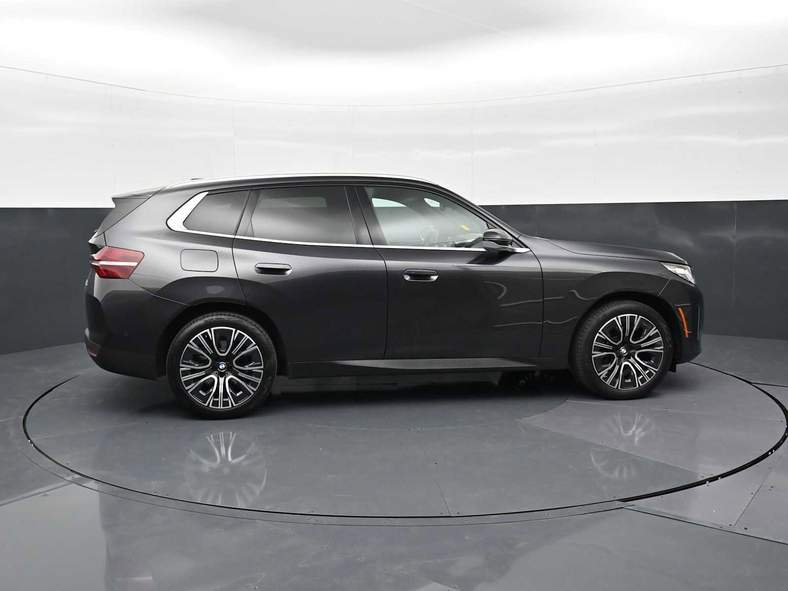 Used 2025 BMW X3 xDrive30i w/ Convenience Package image 4