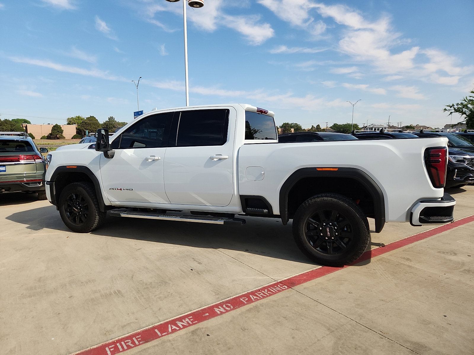 Used 2025 GMC Sierra 2500 AT4 image 4