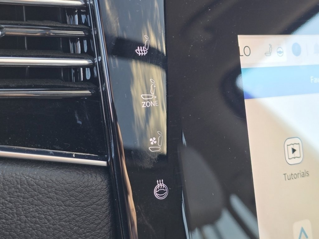 Used 2023 Jeep Wagoneer Series III w/ Premium Group I image 5